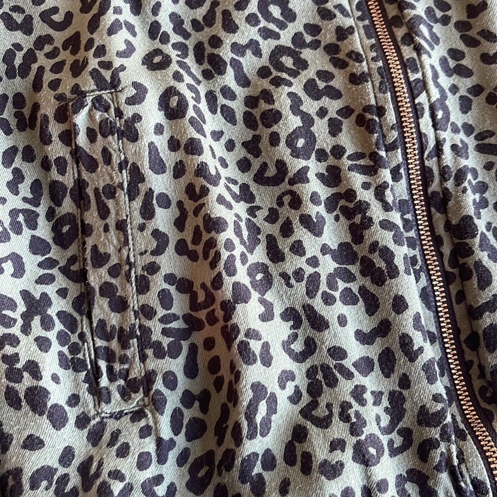 BEACHLUNCHLOUNGE - Size MEDIUM- Dasha leopard animal print bomber jacket - Picture 7 of 12